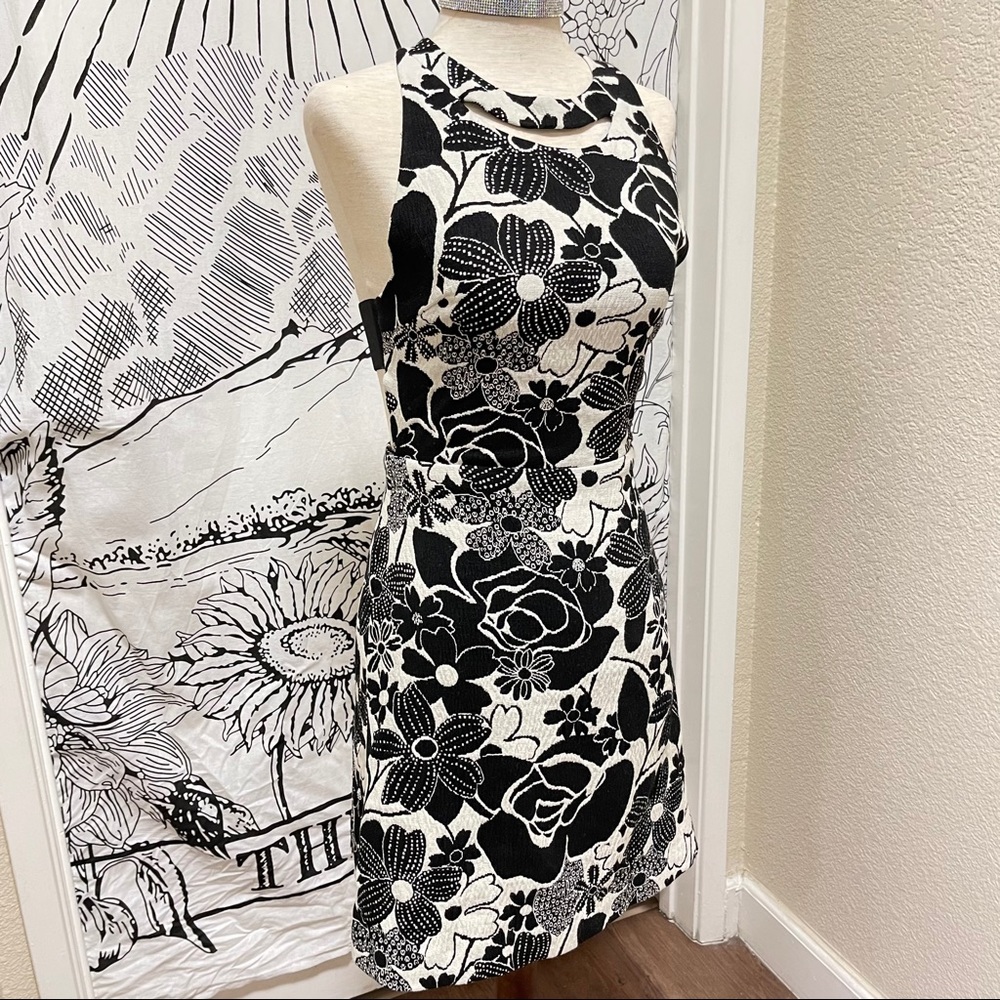 🌈 Gorgeous flower pop art dress - Picture 5 of 11
